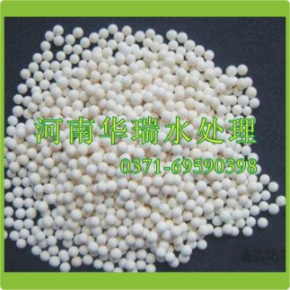 活性氧化铝在水和氛围中甚么感化?