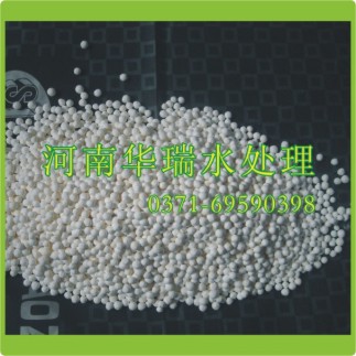 活性氧化铝在水和氛围中甚么感化?